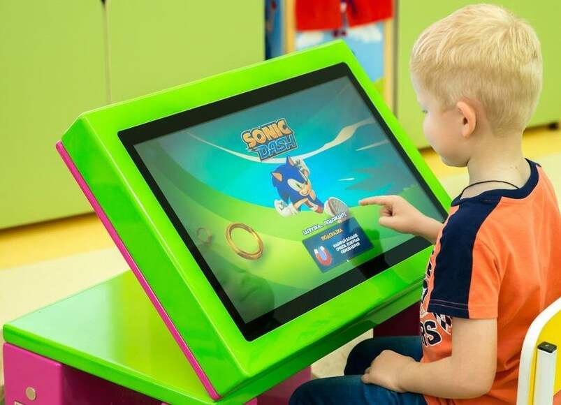 Интерактивный стол Уникум-2 (24”)(90 Приложений, ОС Windows + Android, подъемный экран с пульта ДУ, 