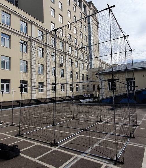 Сетчатый куб для тестовых полётов в защищённом пространстве 4х4х4м