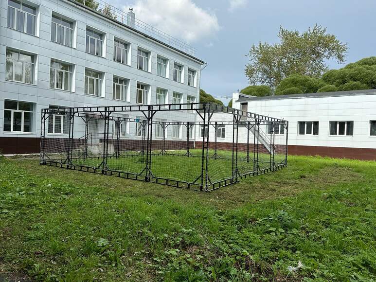 Полетная зона 8х8х3м огражденная защитной сеткой